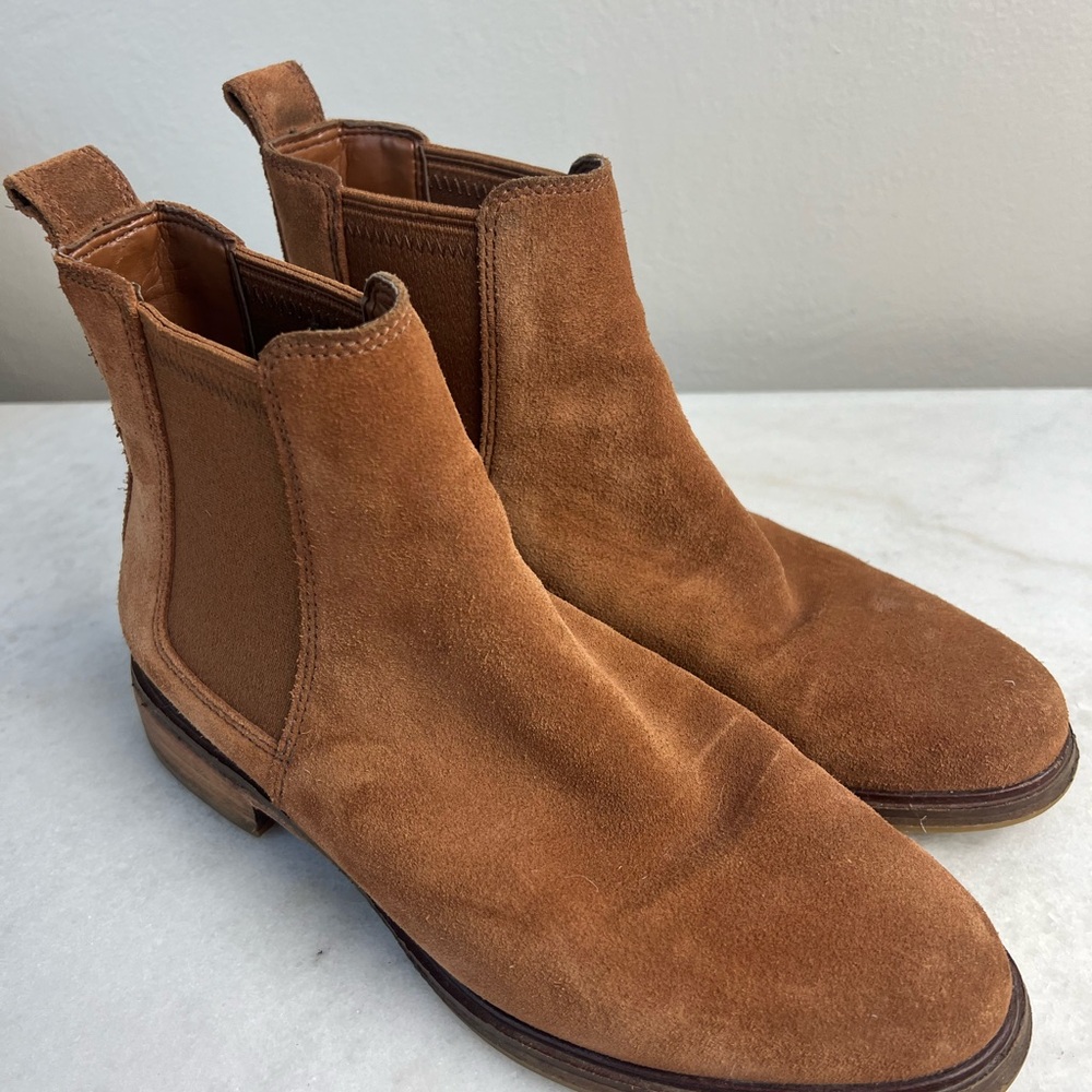 Clark Chelsea Suede Brown Short Boots size 9
